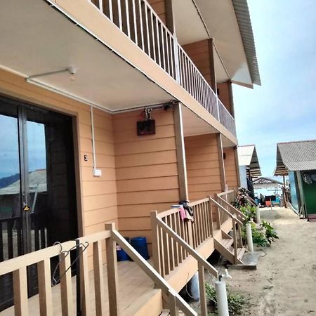Oceanboys Inn Kampong Pasir Panjang  Екстериор снимка