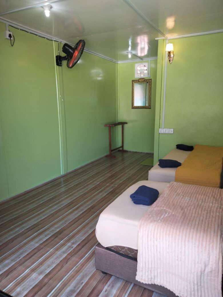 Oceanboys Inn Kampong Pasir Panjang  Екстериор снимка