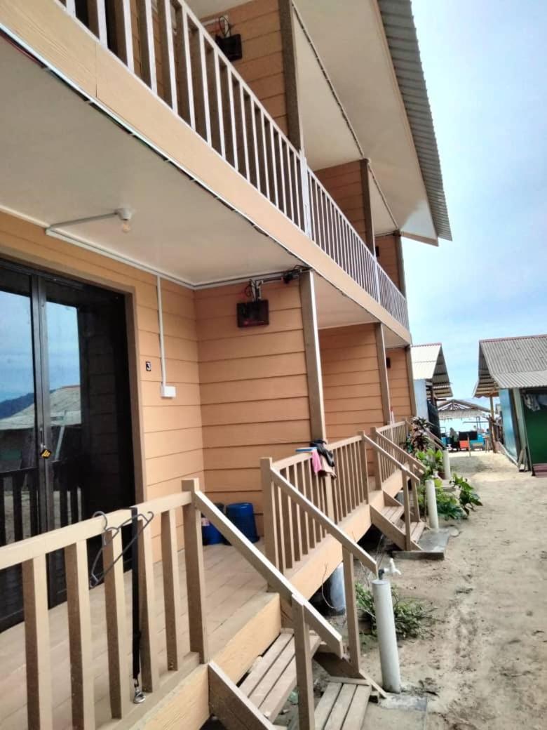 Oceanboys Inn Kampong Pasir Panjang  Екстериор снимка